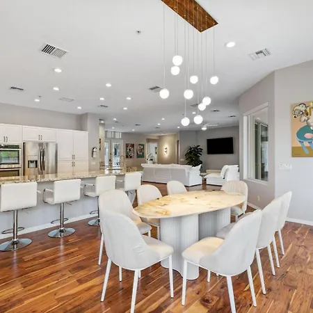 Doheny Drive Suite City View Experience
